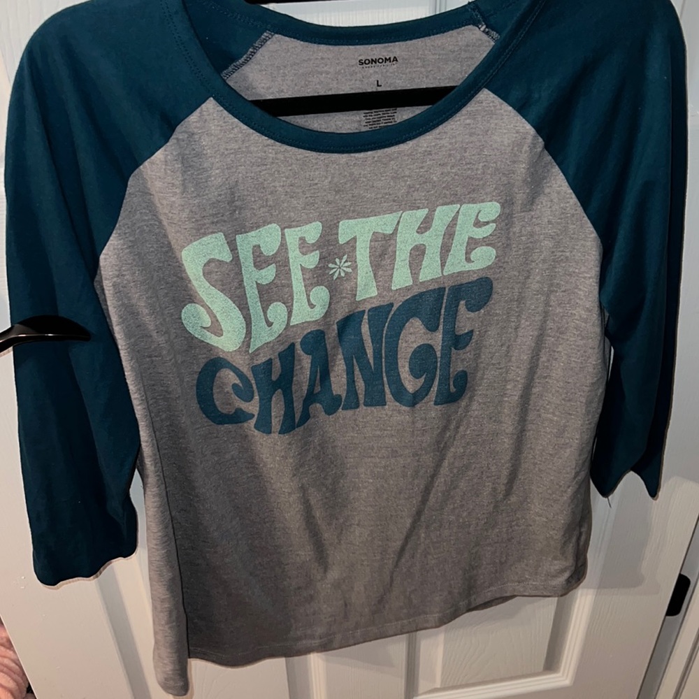 Large quarter sleeve graphic tee